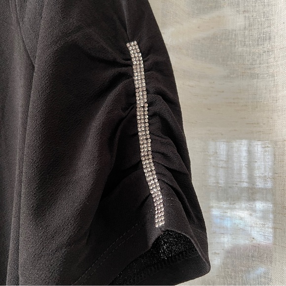 SALE>>>>Louise Paris Cutout Top - Picture 4 of 7